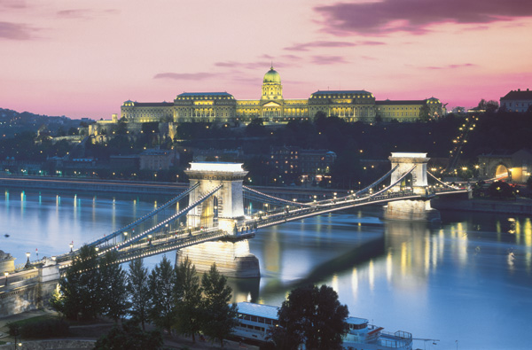 Budapest_General-view-of-Royal-Palace